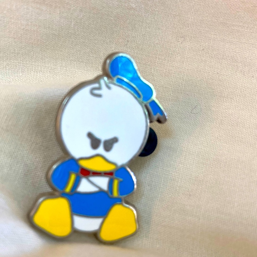 Baby grumpy Donald. Disney parks trading pin. 2015. Excellent condition.
